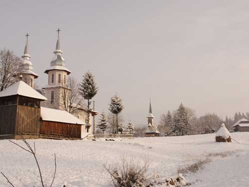 Bisericile din Carpinis (c) L.P.GOJA